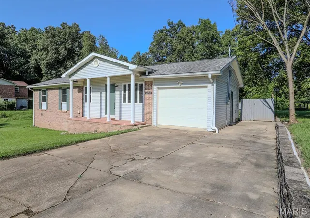 Photo 3 of Single family home for sale at 2629 W Avondale St, Poplar Bluff, MO 63901 | MLS# MIS26046921 | Listing updated on 2026-09-02