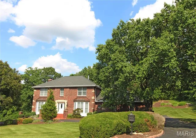 Photo 1 of Single family home for sale at 100 Worthington Oaks Dr, Saint Louis, MO 63141 | MLS# MIS26046925 | Listing updated on 2026-08-30