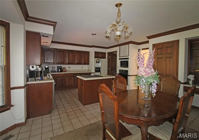 Photo 3 of Single family home for sale at 100 Worthington Oaks Dr, Saint Louis, MO 63141 | MLS# MIS26046925 | Listing updated on 2026-08-30
