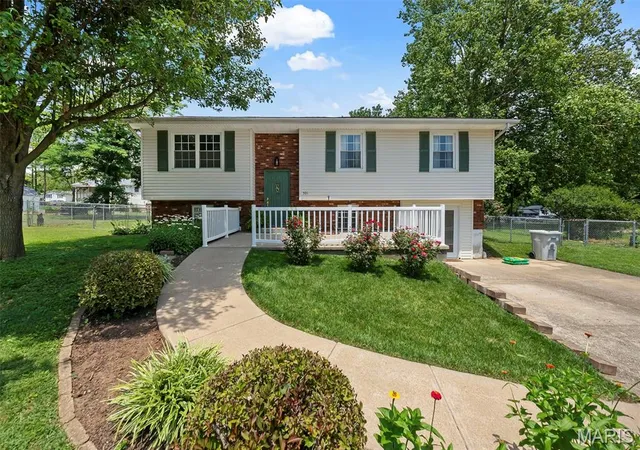 1st image of 501 Louise St, Farmington, MO 63640 | MLS# MIS26046931