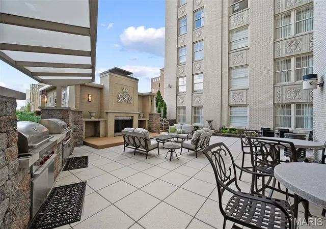 2nd image of 232 N Kingshighway Blvd, Saint Louis, MO 63108