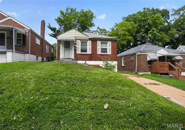 Photo 2 of Single family home for sale at 4117 Begg Blvd, Saint Louis, MO 63121 | MLS# MIS26046951 | Listing updated on 2026-09-30