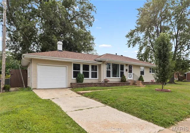 Photo 3 of Sale Pending at 3442 Saint Donald Ln, Saint Ann, MO 63074 | MLS# MIS26047001 | Listing updated on 2026-07-29