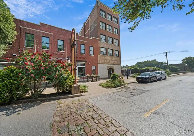 Photo 2 of Condo for sale at 1831 Sidney St #H, Saint Louis, MO 63104 | MLS# MIS26047012 | Listing updated on 2026-09-20