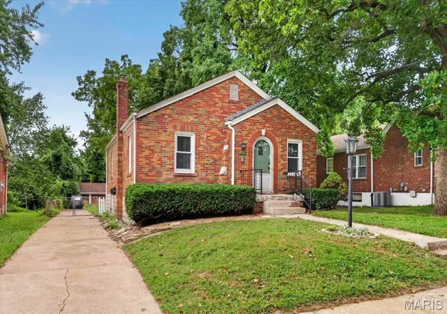 Photo 2 of Sale Pending at 7626 Fairham Ave, Saint Louis, MO 63130 | MLS# MIS26047013 | Listing updated on 2026-08-24
