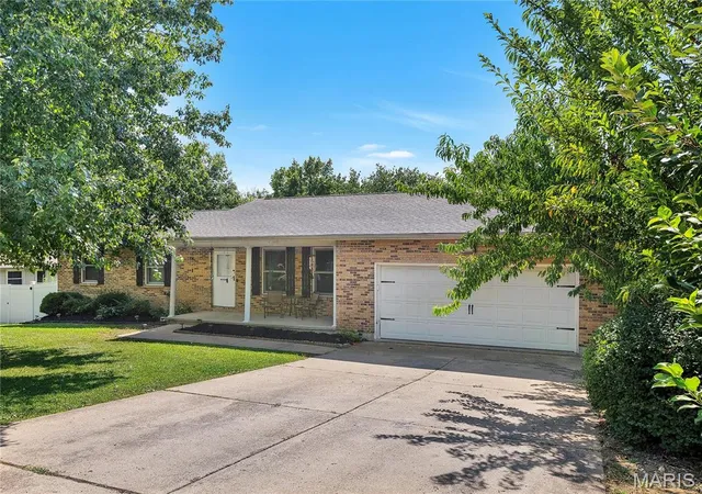 Photo 3 of Single family home for sale at 7 Bittersweet Dr, Saint Clair, MO 63077 | MLS# MIS26047021 | Listing updated on 2026-08-31