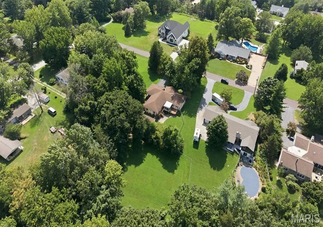 Photo 3 of Sale Pending at 36 Marine Ln, Maryland Heights, MO 63043 | MLS# MIS26047022 | Listing updated on 2026-08-29