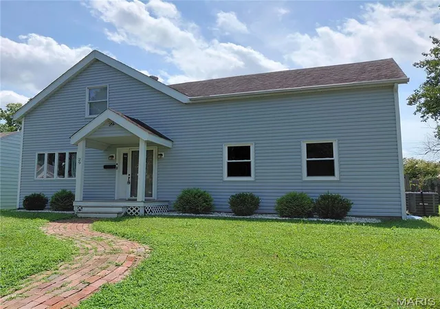 Photo 1 of Single family home for sale at 29 N Michigan Ave, Belleville, IL 62221 | MLS# MIS26047026 | Listing updated on 2026-08-01