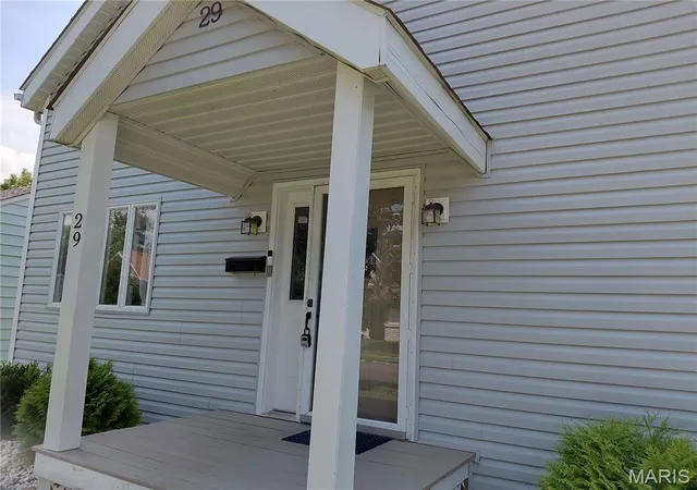 Photo 2 of Single family home for sale at 29 N Michigan Ave, Belleville, IL 62221 | MLS# MIS26047026 | Listing updated on 2026-08-01