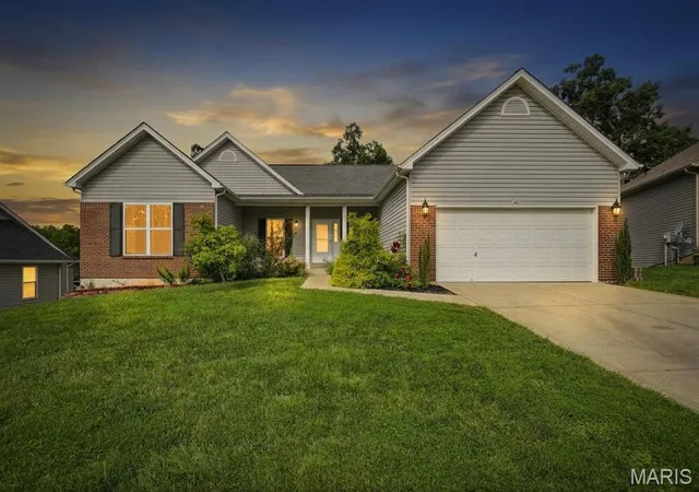 Photo 2 of Single family home for sale at 420 Bittersweet Dr, O Fallon, MO 63366 | MLS# MIS26047062 | Listing updated on 2026-09-28