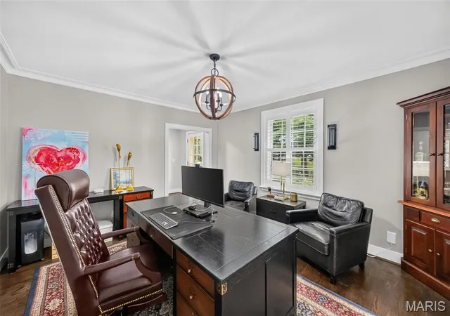 Photo 3 of Sale Pending at 27 Ellsworth Ln, Saint Louis, MO 63124 | MLS# MIS26047071 | Listing updated on 2026-08-29