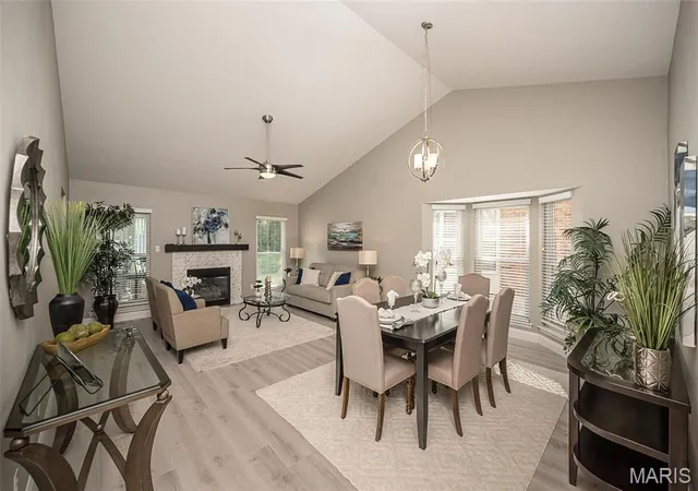 Photo 3 of Sale Pending at 842 Braefield Ct, Chesterfield, MO 63017 | MLS# MIS26047079 | Listing updated on 2026-09-13