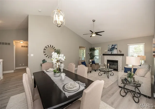 Photo 4 of Sale Pending at 842 Braefield Ct, Chesterfield, MO 63017 | MLS# MIS26047079 | Listing updated on 2026-09-13