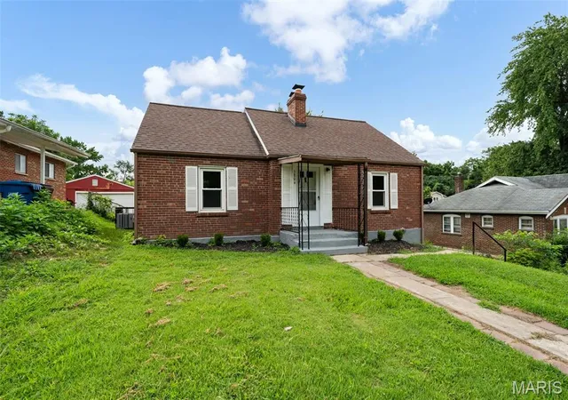 Photo 3 of Single family home for sale at 3804 Melba Pl, Saint Louis, MO 63121 | MLS# MIS26047086 | Listing updated on 2026-09-08