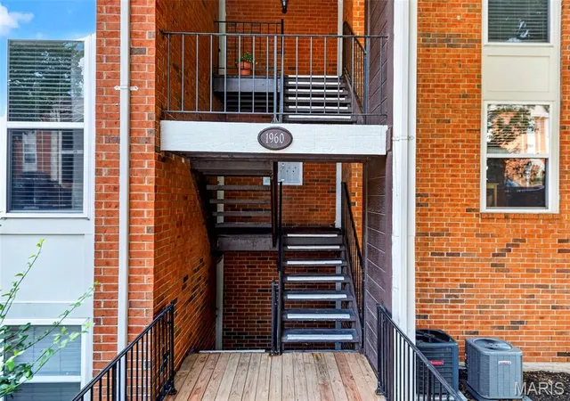 2nd image of 1960 Greenglen Dr #304, Saint Louis, MO 63122 | MLS# MIS26047115