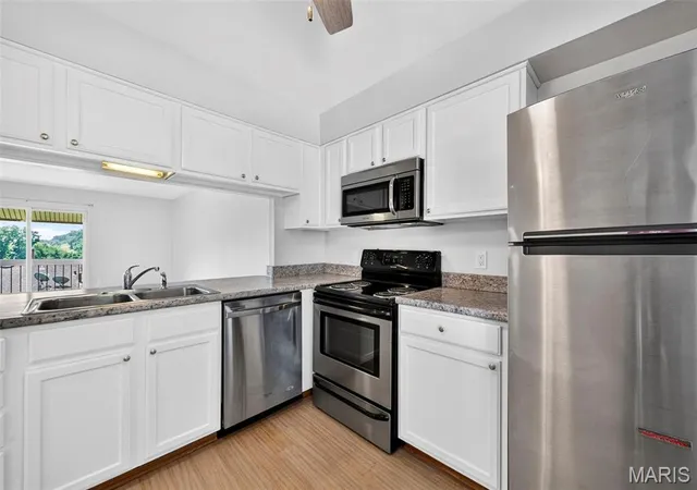 4th image of 1960 Greenglen Dr, St. Louis, MO 63122