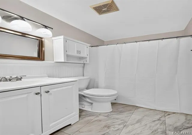 5th image of 1960 Greenglen Dr, St. Louis, MO 63122