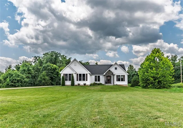 Photo 2 of Single family home for sale at 2804 Heather Wood Ln, Festus, MO 63028 | MLS# MIS26047128 | Listing updated on 2026-10-07
