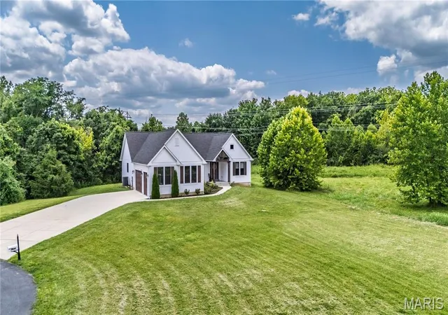 Photo 3 of Single family home for sale at 2804 Heather Wood Ln, Festus, MO 63028 | MLS# MIS26047128 | Listing updated on 2026-10-07