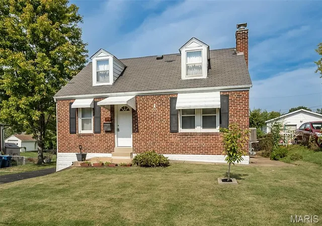 Photo 2 of Sale Pending at 2737 Granda Dr, Saint Louis, MO 63125 | MLS# MIS26047132 | Listing updated on 2026-10-06