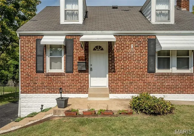 Photo 3 of Sale Pending at 2737 Granda Dr, Saint Louis, MO 63125 | MLS# MIS26047132 | Listing updated on 2026-10-06