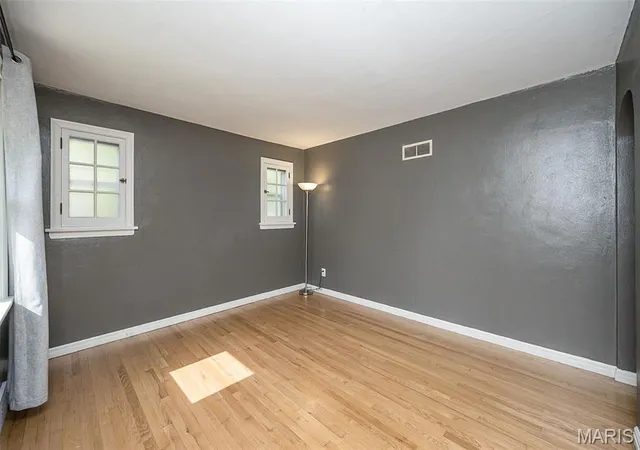 Photo 4 of Sale Pending at 2737 Granda Dr, Saint Louis, MO 63125 | MLS# MIS26047132 | Listing updated on 2026-10-06