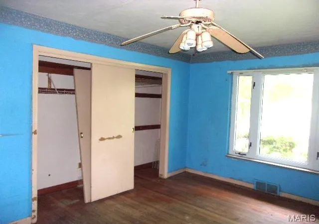 Photo 4 of Sale Pending at 8 Price Meadows Dr, Saint Louis, MO 63132 | MLS# MIS26047135 | Listing updated on 2026-07-29