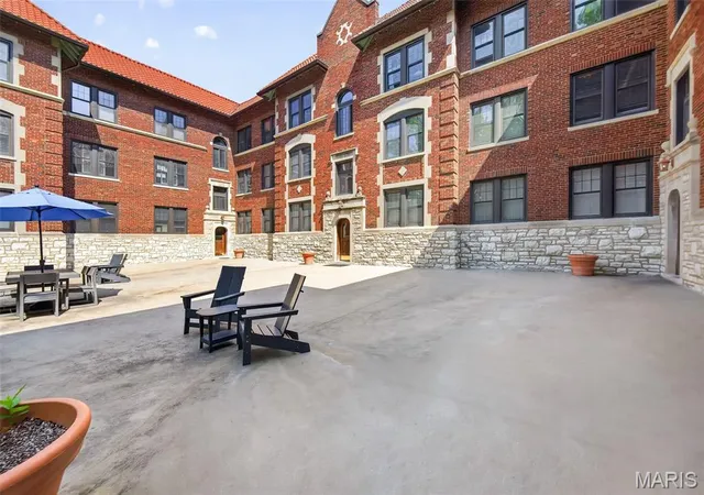 Photo 3 of Condo for sale at 7525 Buckingham Dr #2N, Saint Louis, MO 63105 | MLS# MIS26047140 | Listing updated on 2026-08-10