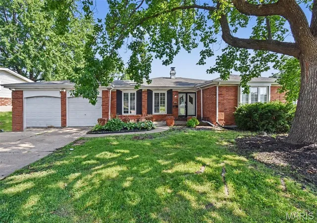 Photo 1 of Single family home for sale at 3665 Santiago Dr, Florissant, MO 63033 | MLS# MIS26047143 | Listing updated on 2026-09-28