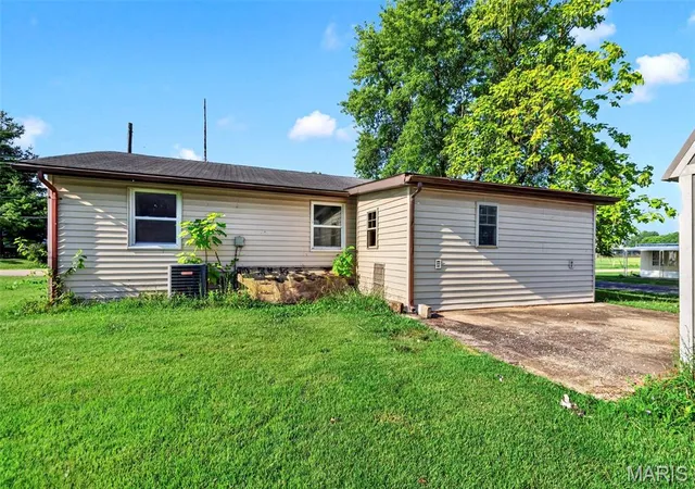 Photo 4 of Sale Pending at 501 E Booneslick Rd, Jonesburg, MO 63351 | MLS# MIS26047154 | Listing updated on 2026-08-10