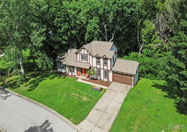 Photo 2 of Single family home for sale at 2 Pear Tree Ct, St Peters, MO 63376 | MLS# MIS26047158 | Listing updated on 2026-08-26
