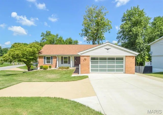 Photo 1 of Sale Pending at 1011 Belleville St, Lebanon, IL 62254 | MLS# MIS26047161 | Listing updated on 2026-08-14