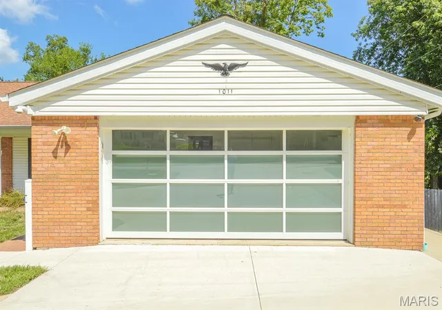 Photo 2 of Sale Pending at 1011 Belleville St, Lebanon, IL 62254 | MLS# MIS26047161 | Listing updated on 2026-08-14
