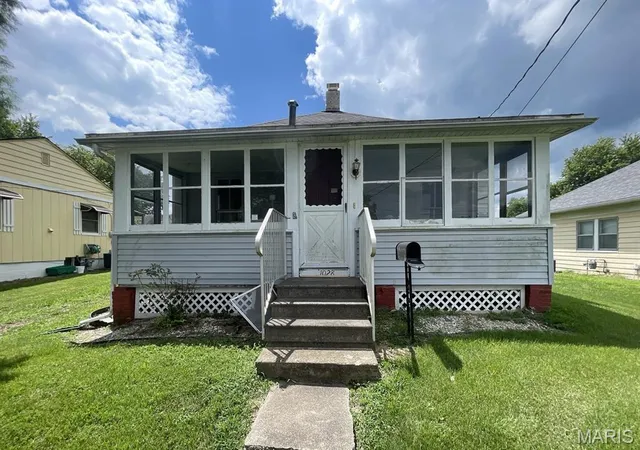 1st image of 1028 Bell Pl, Hillsboro, IL 62049 | MLS# MIS26047170