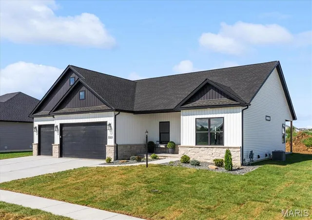 2nd image of 3023 Mobile Dr, Glen Carbon, IL 62034 | MLS# MIS26047186