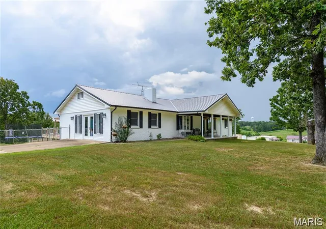 3rd image of 20020 Richfield Rd, Richland, MO 65556 | MLS# MIS26047194