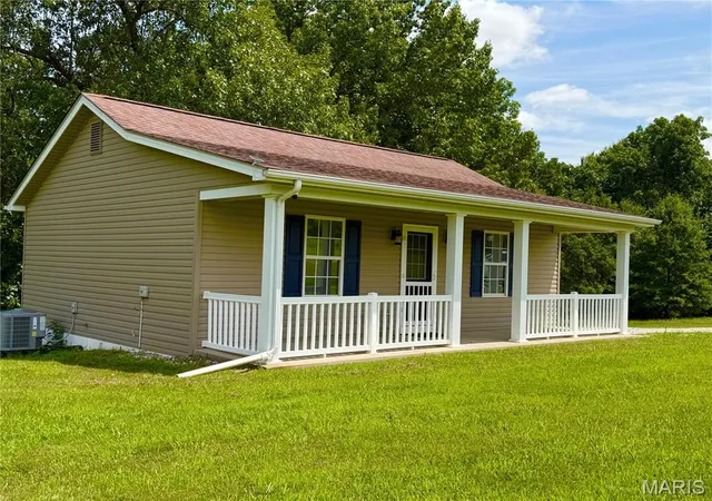 Photo 3 of Single family home for sale at 20638 Monroe Road 479, Stoutsville, MO 65283 | MLS# MIS26047197 | Listing updated on 2026-08-27