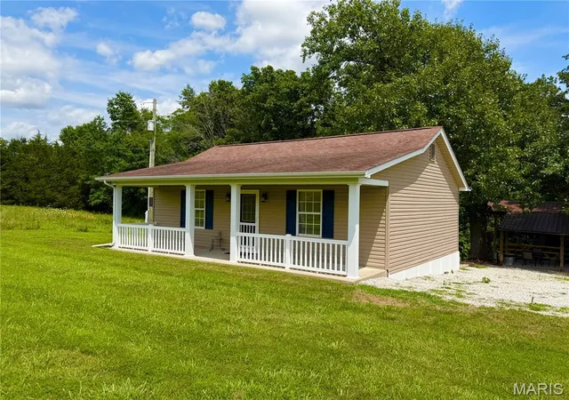 Photo 4 of Single family home for sale at 20638 Monroe Road 479, Stoutsville, MO 65283 | MLS# MIS26047197 | Listing updated on 2026-08-27