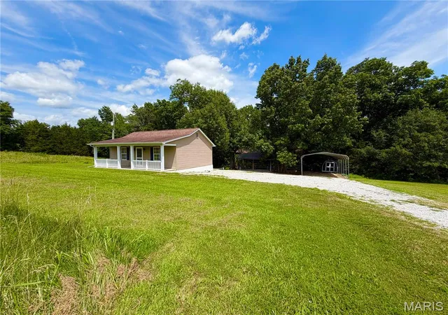 Photo 5 of Single family home for sale at 20638 Monroe Road 479, Stoutsville, MO 65283 | MLS# MIS26047197 | Listing updated on 2026-08-27