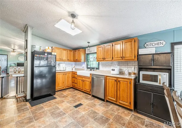 Photo 3 of Sale Pending at 19224 Goldfinch Dr, Marble Hill, MO 63764 | MLS# MIS26047206 | Listing updated on 2026-09-23
