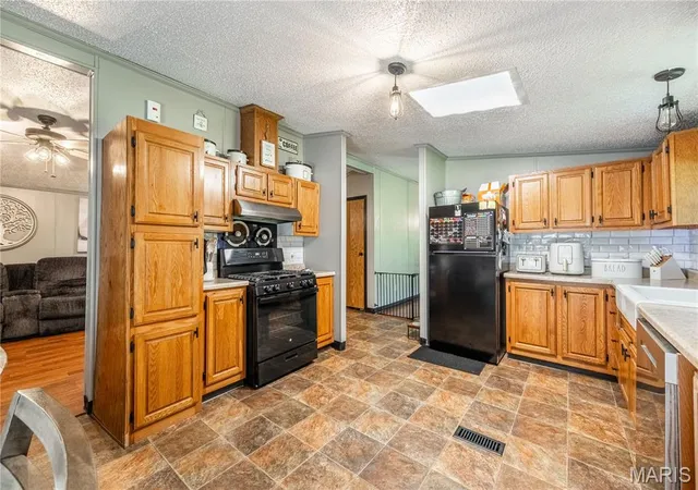 Photo 4 of Sale Pending at 19224 Goldfinch Dr, Marble Hill, MO 63764 | MLS# MIS26047206 | Listing updated on 2026-09-23