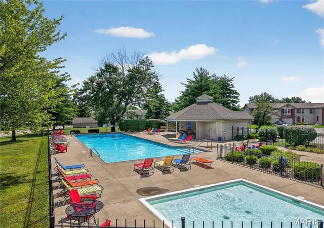 Listing Photo 2 - Condo for sale in building located at 1044 Sugar Creek Ct, St Peters, MO 63376 - Unit #5