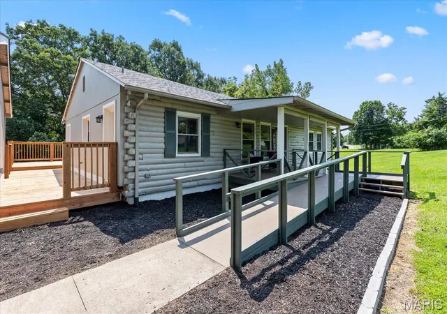 Photo 2 of Sale Pending at 746 Schluersburg Rd, Augusta, MO 63332 | MLS# MIS26047230 | Listing updated on 2026-09-05
