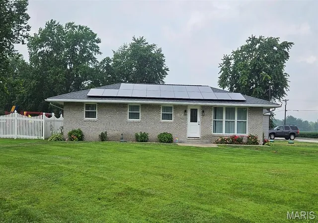 Photo 1 of Single family home for sale at 23477 N Centennial Rd, Jerseyville, IL 62052 | MLS# MIS26047256 | Listing updated on 2026-07-31