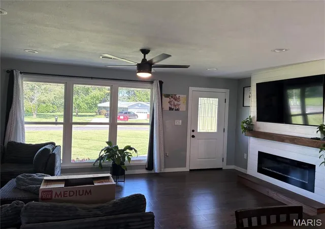 Photo 2 of Single family home for sale at 23477 N Centennial Rd, Jerseyville, IL 62052 | MLS# MIS26047256 | Listing updated on 2026-07-31