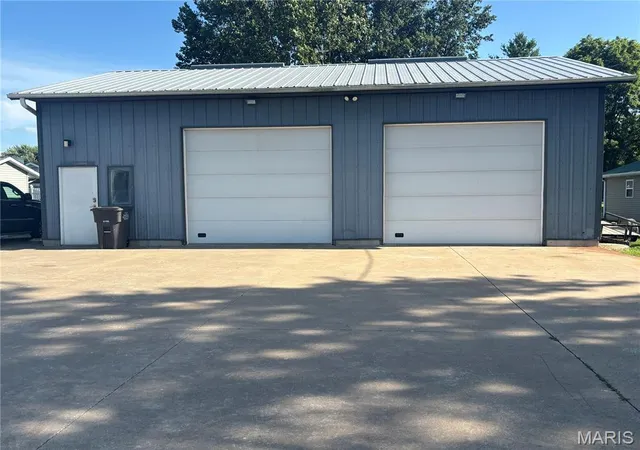 Photo 4 of Single family home for sale at 23477 N Centennial Rd, Jerseyville, IL 62052 | MLS# MIS26047256 | Listing updated on 2026-07-31