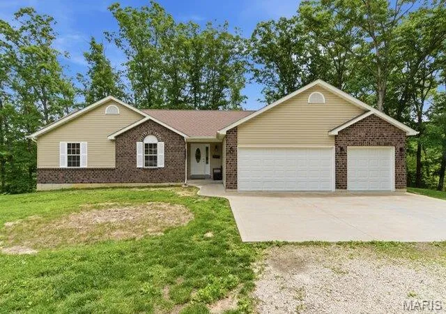 Photo 1 of Single family home for sale at 24990 Savannah Pl, Warrenton, MO 63383 | MLS# MIS26047274 | Listing updated on 2026-08-21