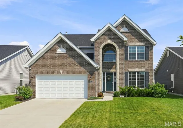 Photo 1 of Single family home for sale at 902 Palisades Cir, Saint Charles, MO 63301 | MLS# MIS26047276 | Listing updated on 2026-08-31