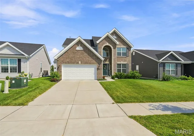 Photo 3 of Single family home for sale at 902 Palisades Cir, Saint Charles, MO 63301 | MLS# MIS26047276 | Listing updated on 2026-08-31