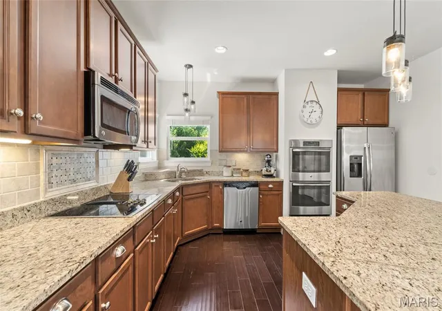 Photo 3 of Sale Pending at 921 Molloy Dr, O Fallon, MO 63366 | MLS# MIS26047281 | Listing updated on 2026-09-13